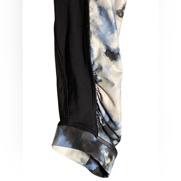 Lululemon Athletica Cropped Tie Dye Leggings Size 4 - Picture 4 of 6